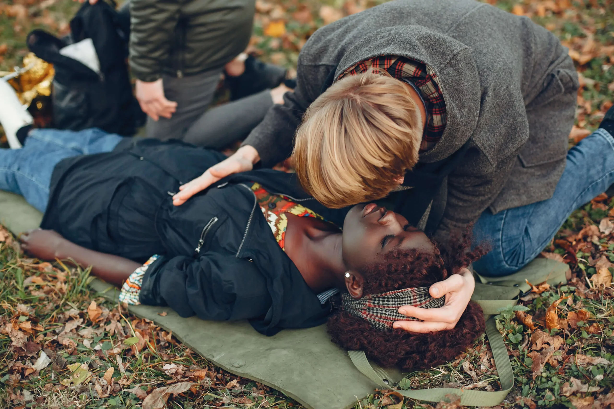 10 Simple Steps on How to Give First Aid to Accident Victims