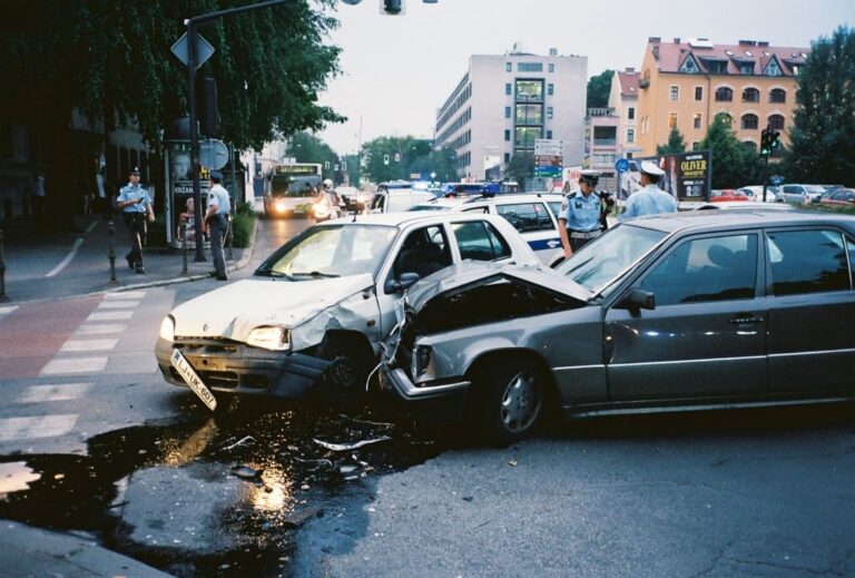 5 Crucial Steps to Help an Accident Victim Before an Ambulance Arrives