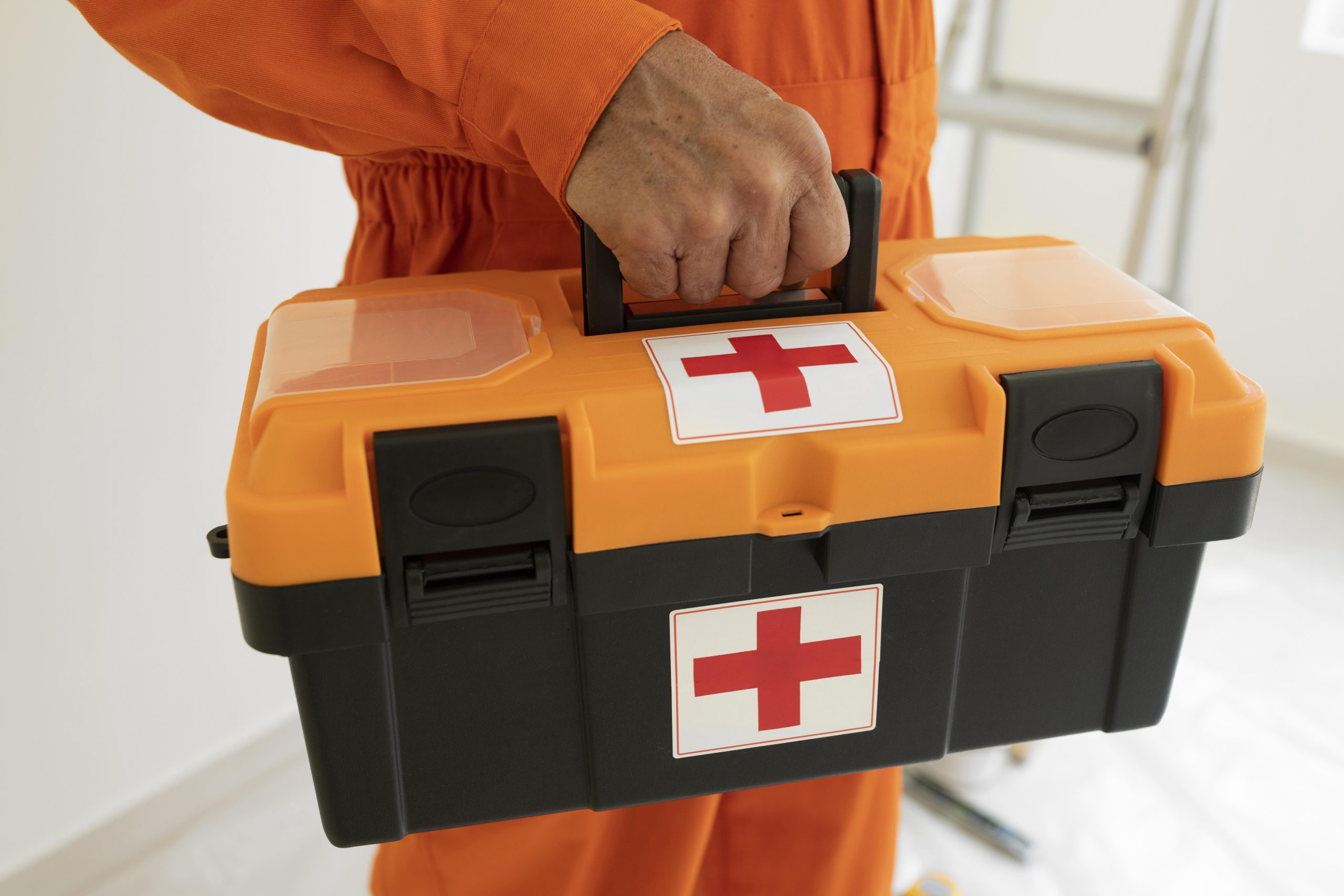 Life-Saving Skills: How to Build an Emergency First Aid Kit